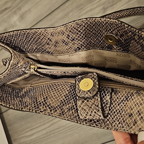 EUC Michael Kors Hamilton snakeskin bag - Picture 11 of 16